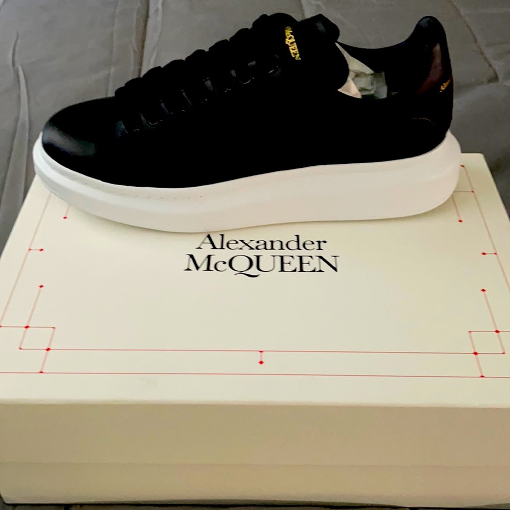 Authentic Alexander McQueen sneaker size 44